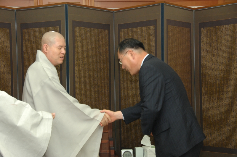 2010.06.29_화엄사주지 종삼스님, 전남행정부지사 이개호 예방 (1)